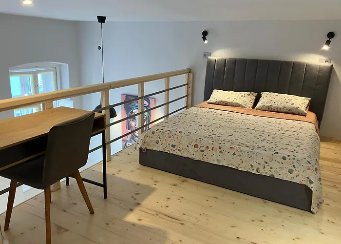 Loft Exit Centre - 2 New アパート